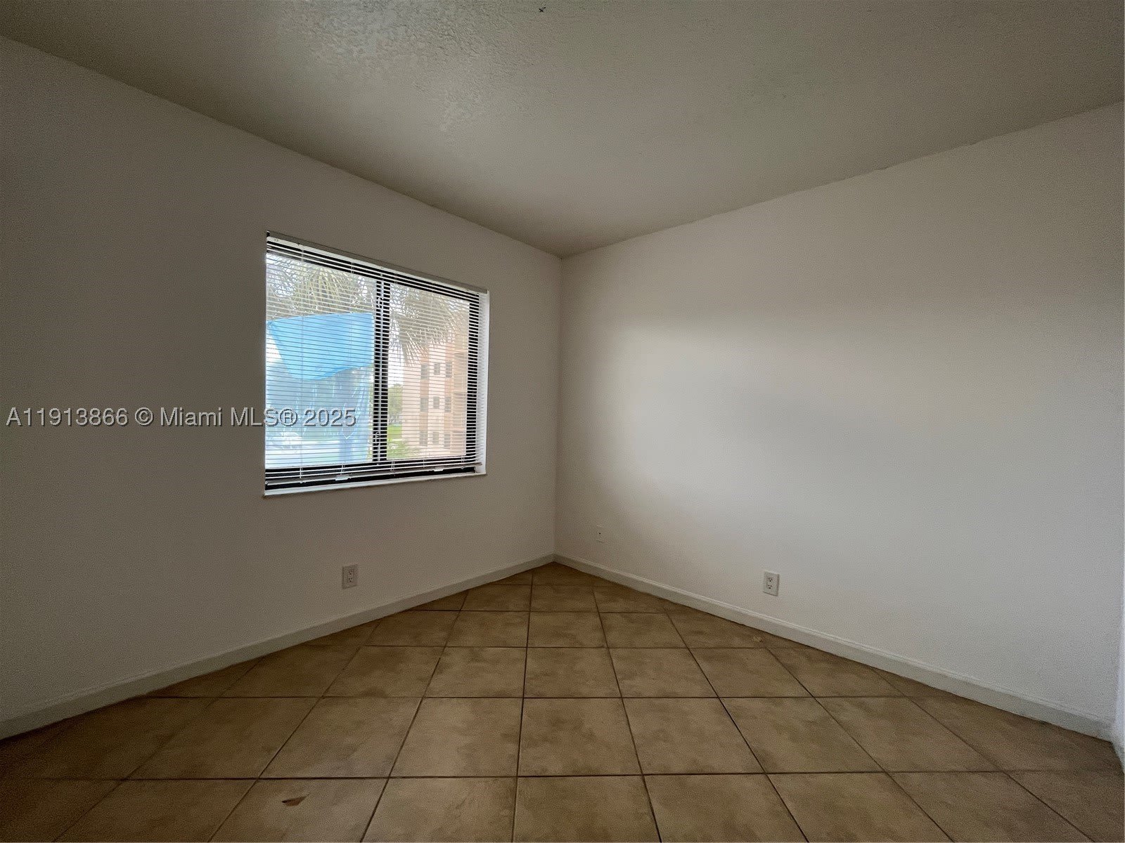 3720 N Pine Island Rd – photo 5