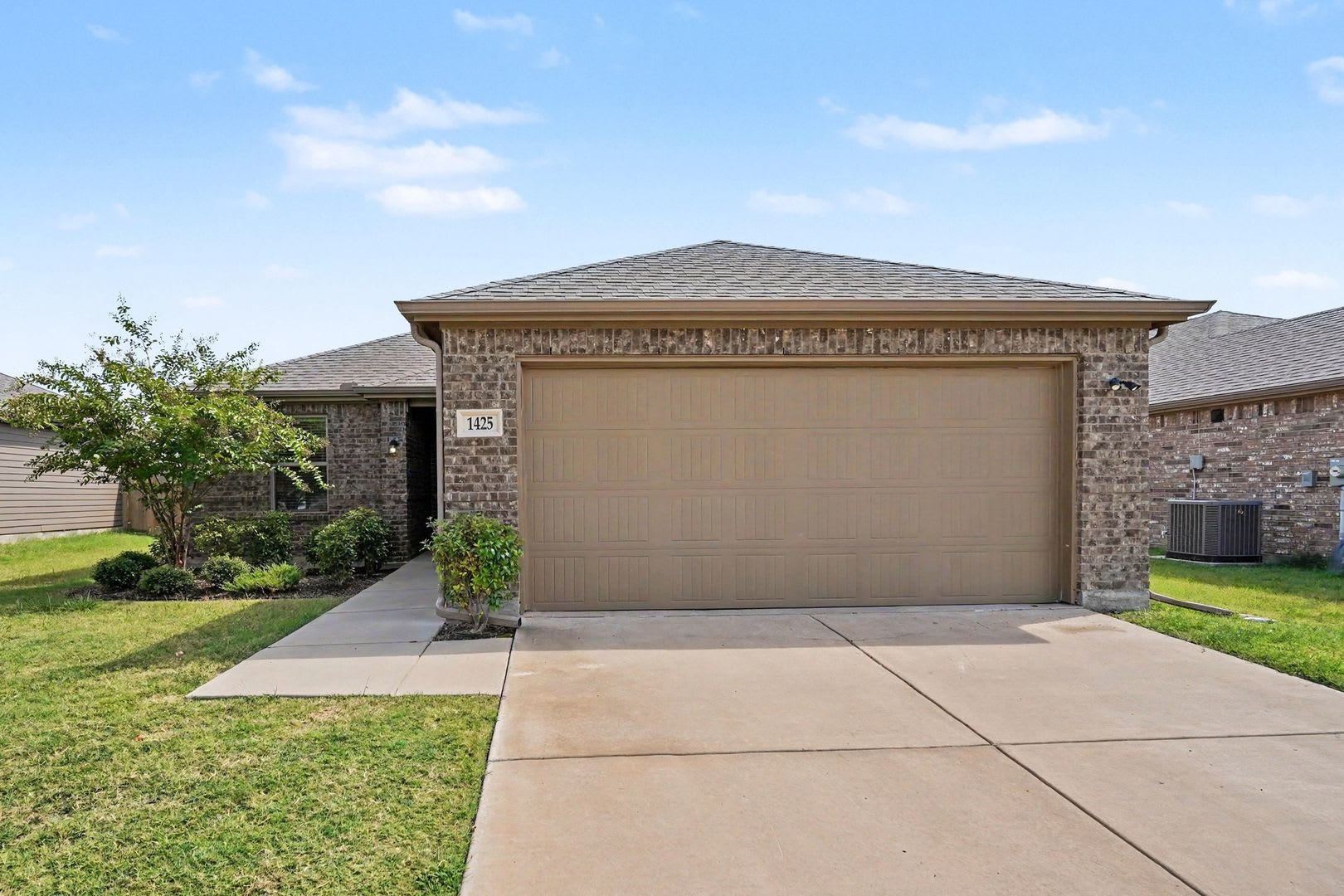 Welcome To 1425 Waverley Dr In Greenville This Inviting Home Offers Comfortable Living With A Functional Layout Designed For Everyday Convenience And Entertaining – photo 4