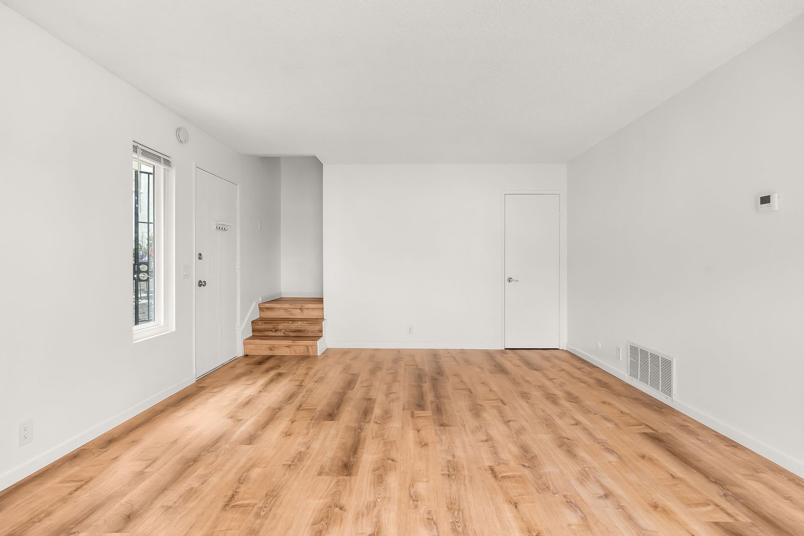 Fully Renovated 3-Bedroom Home in the South Bay Townhomes Community! – photo 5
