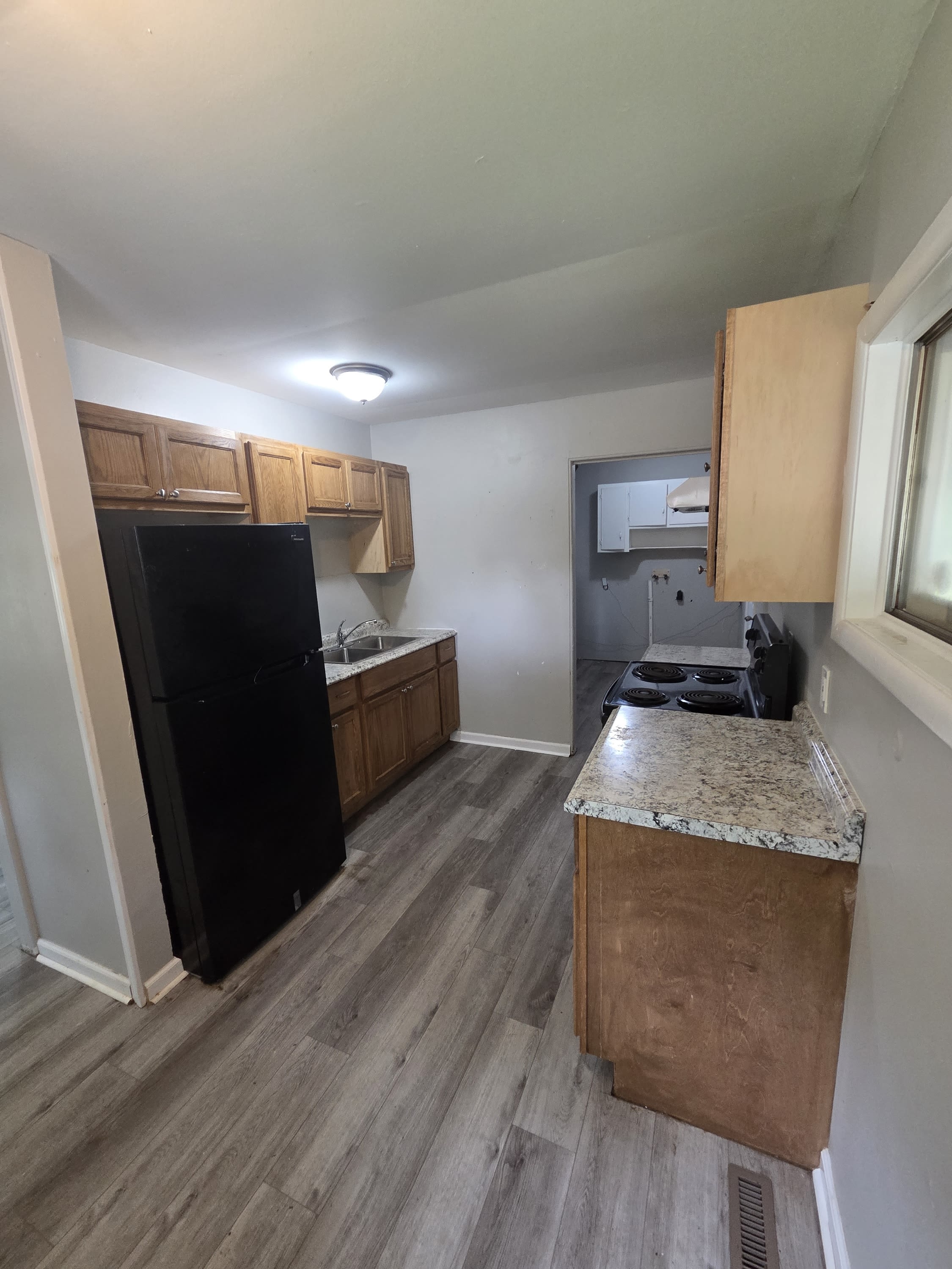 2433 Century Drive – photo 4