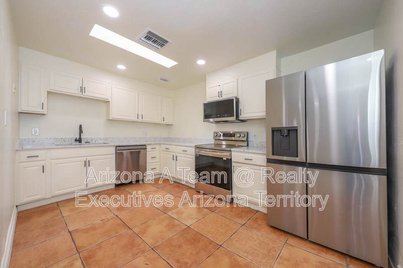 1654 North Rosemont Boulevard – photo 1
