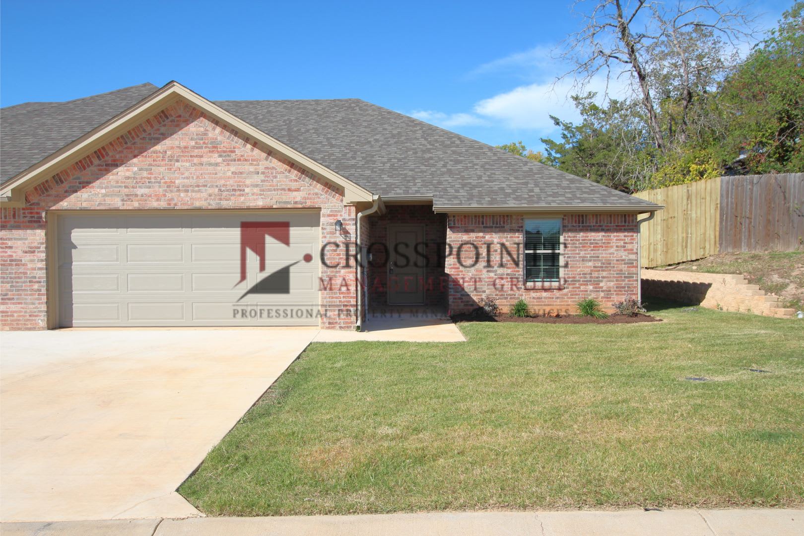 Beautiful 3 Bedroom 2 Bathroom Townhouse in South Tyler! – photo 1