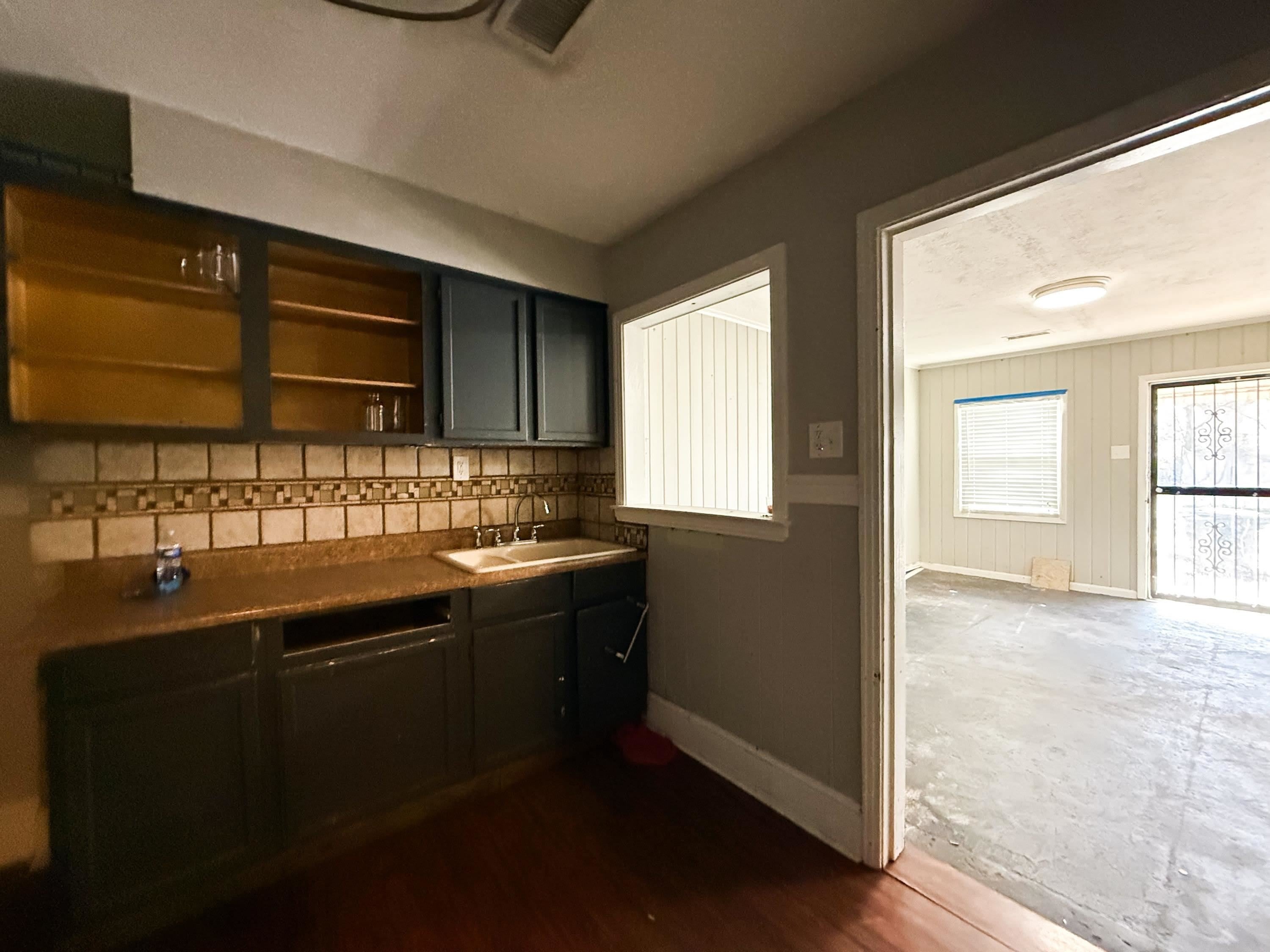 1027 WARING Rd – photo 5