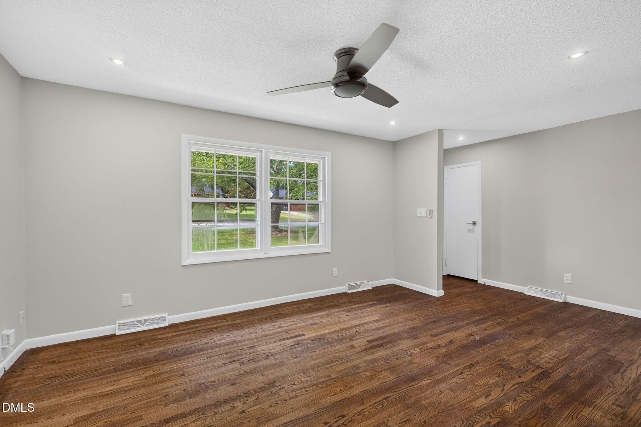 906 Vandora Avenue – photo 2