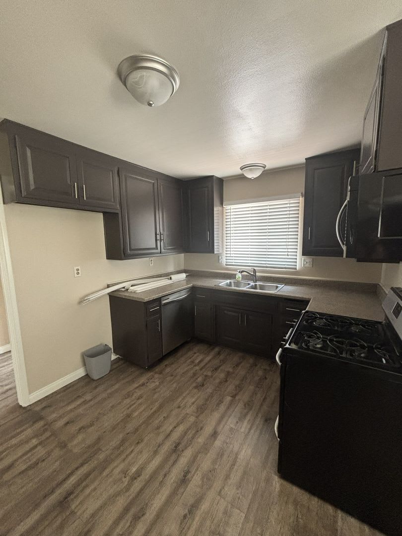 Corner lot La Mirada home! – photo 5