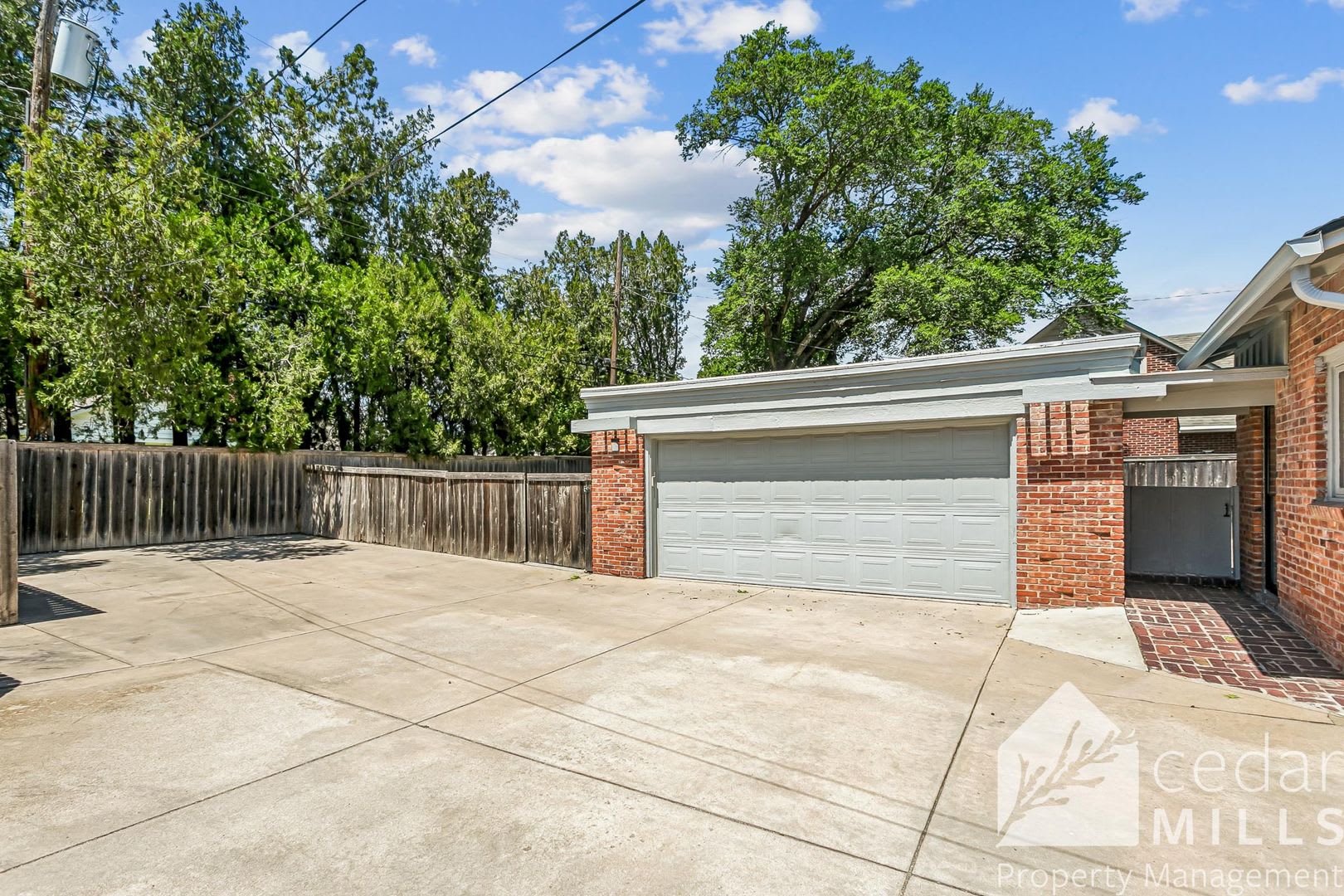 Mid Century Modern Gem in the Heart of The Village MOVE IN SPECIAL – photo 2