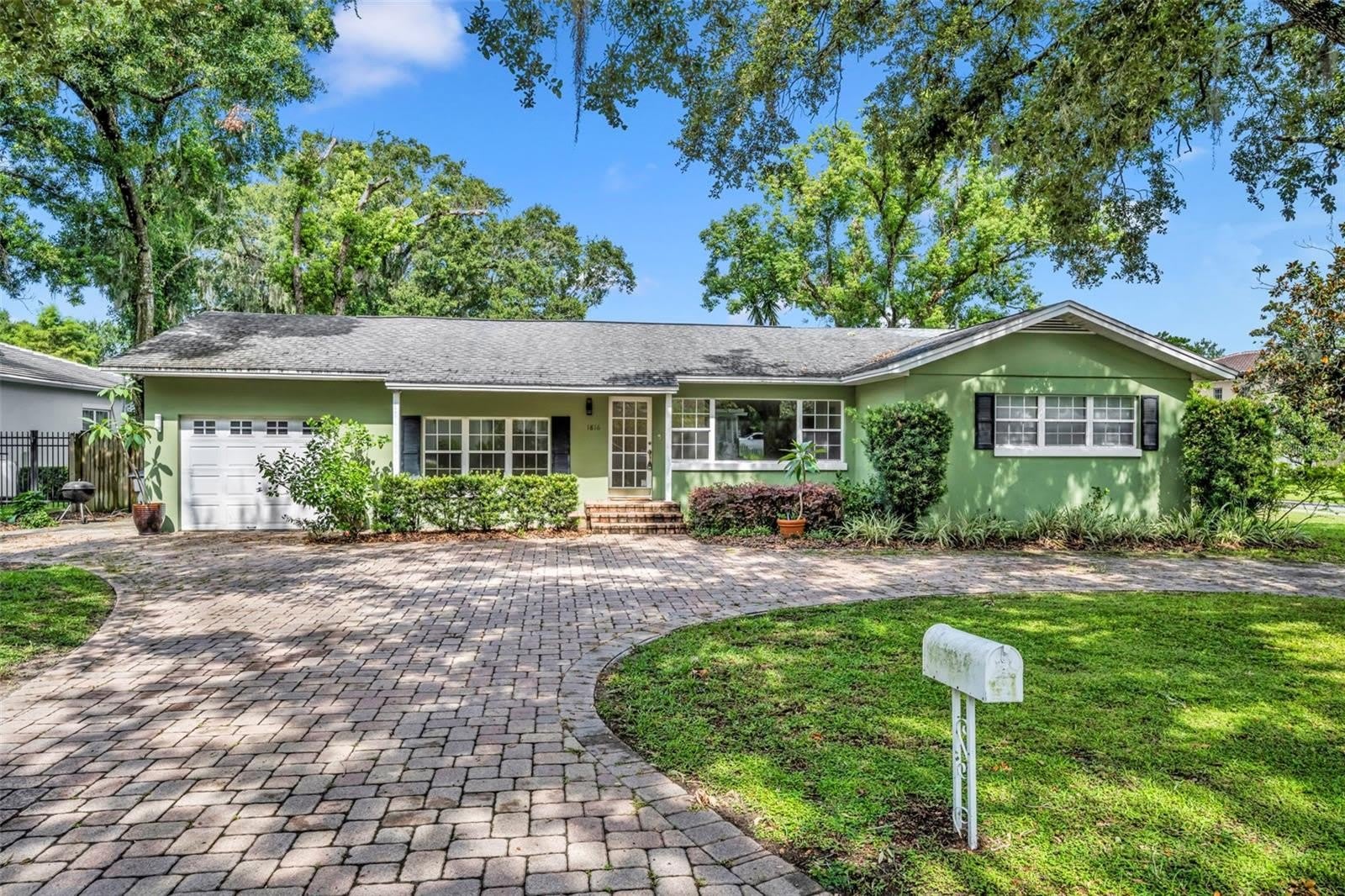 1816 MIZELL Avenue – photo 3