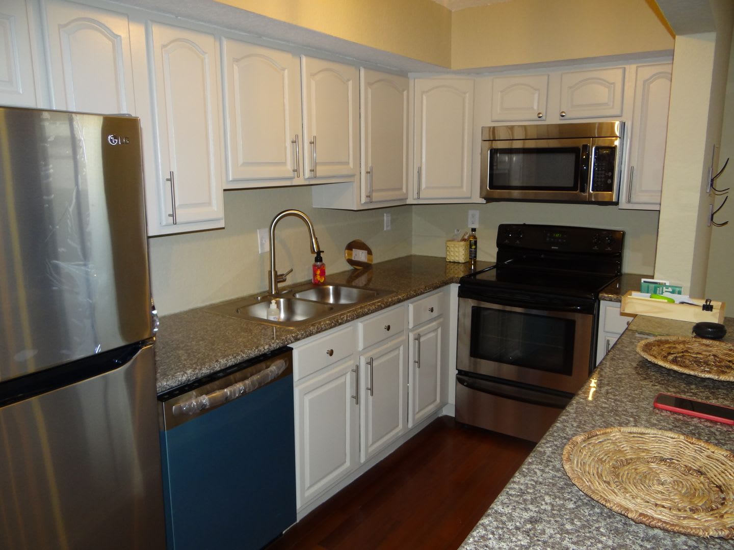 1 1 Condo In Beach Park – photo 2