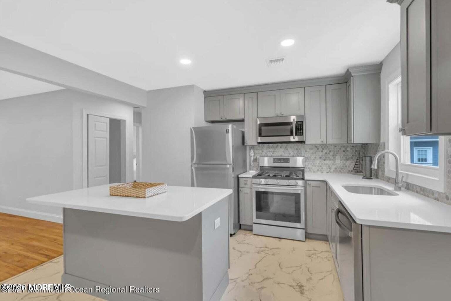 1145 Roe Avenue – photo 1