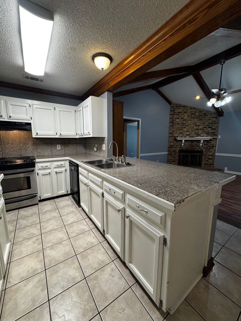 3BD/2BA House for Lease in Fairwood Estates! – photo 5