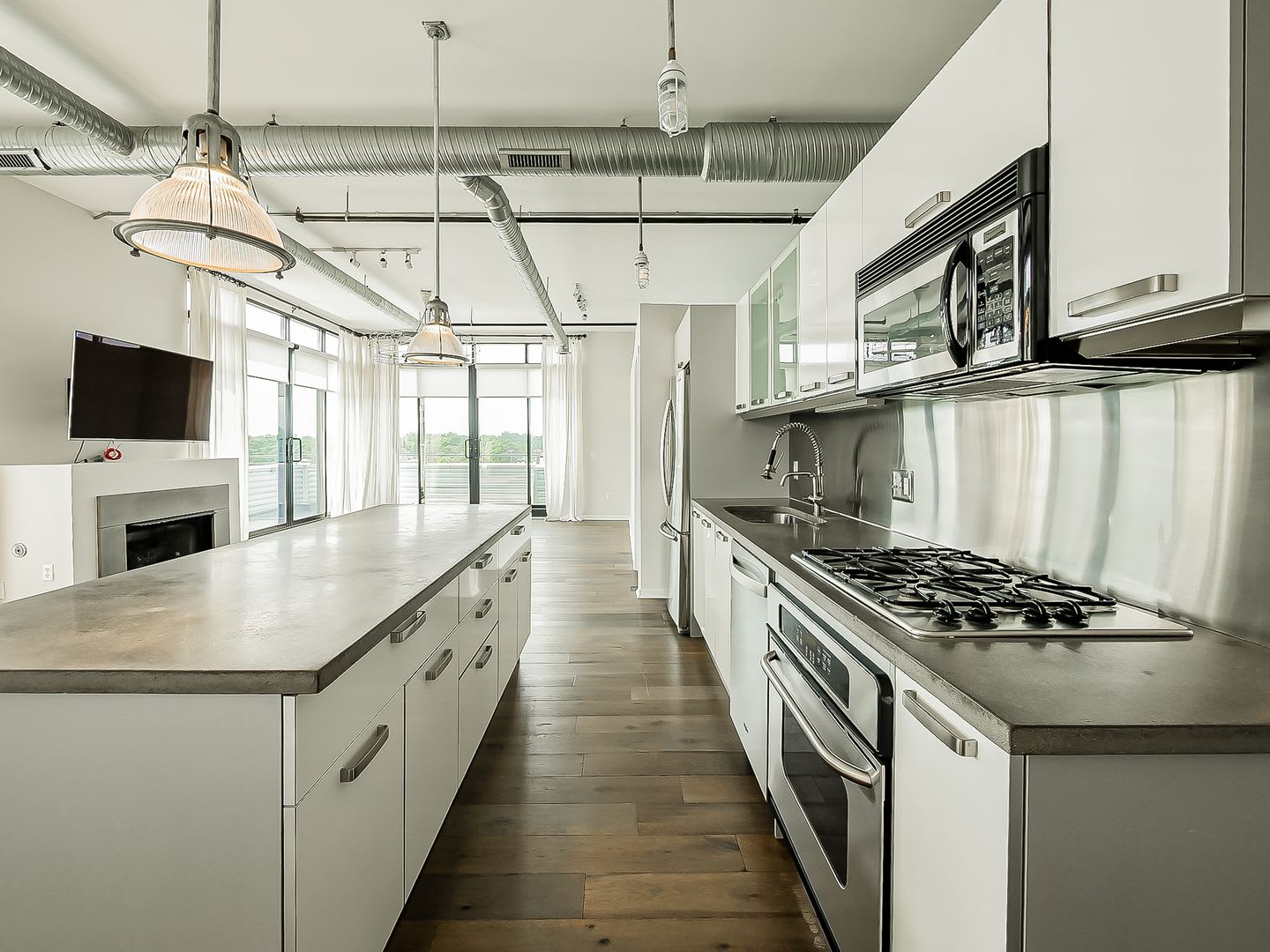 Modern Downtown Royal Oak Living! – photo 2