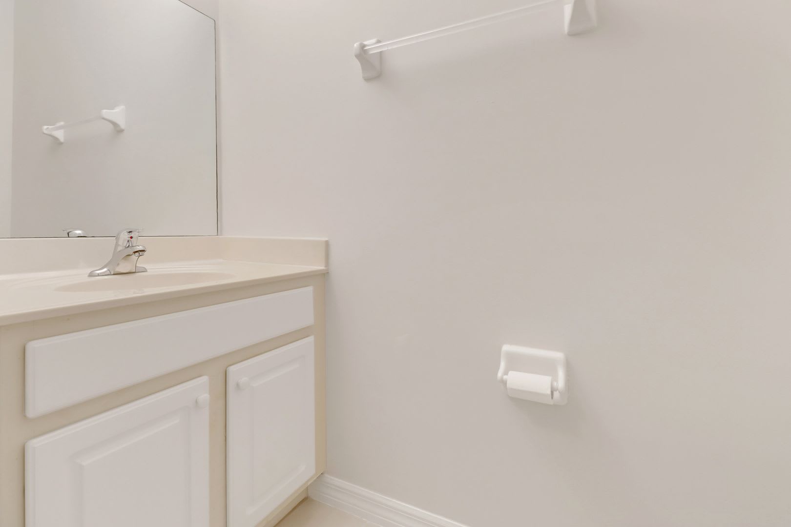 2 bedroom 2.5 bathroom Townhome in Cypress Landing – photo 5