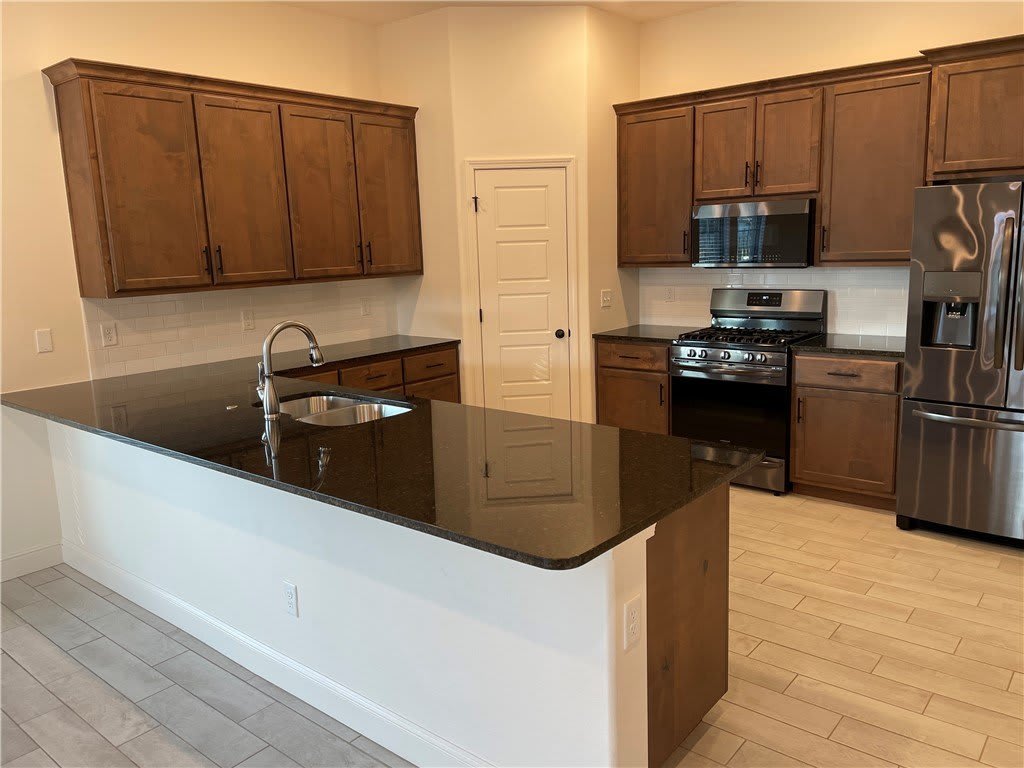 464 Hall Avenue – photo 2
