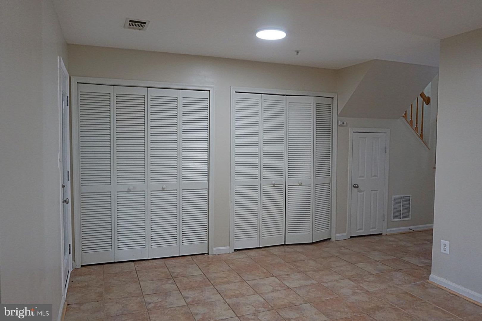 A gorgeous townhouse with one-car garage in a desired community in Germantown! – photo 4