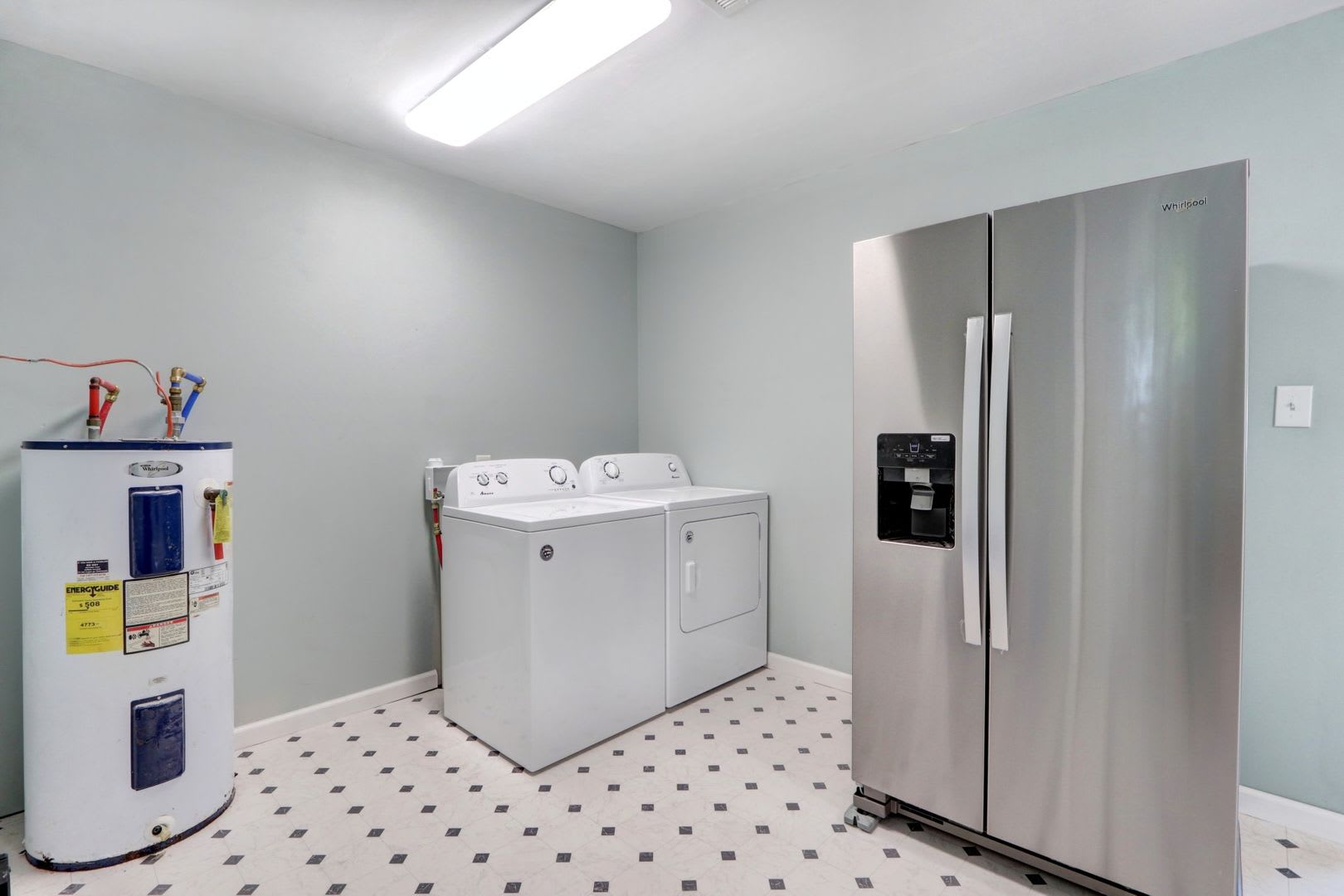 Nice Three Bedroom Single Family – photo 2
