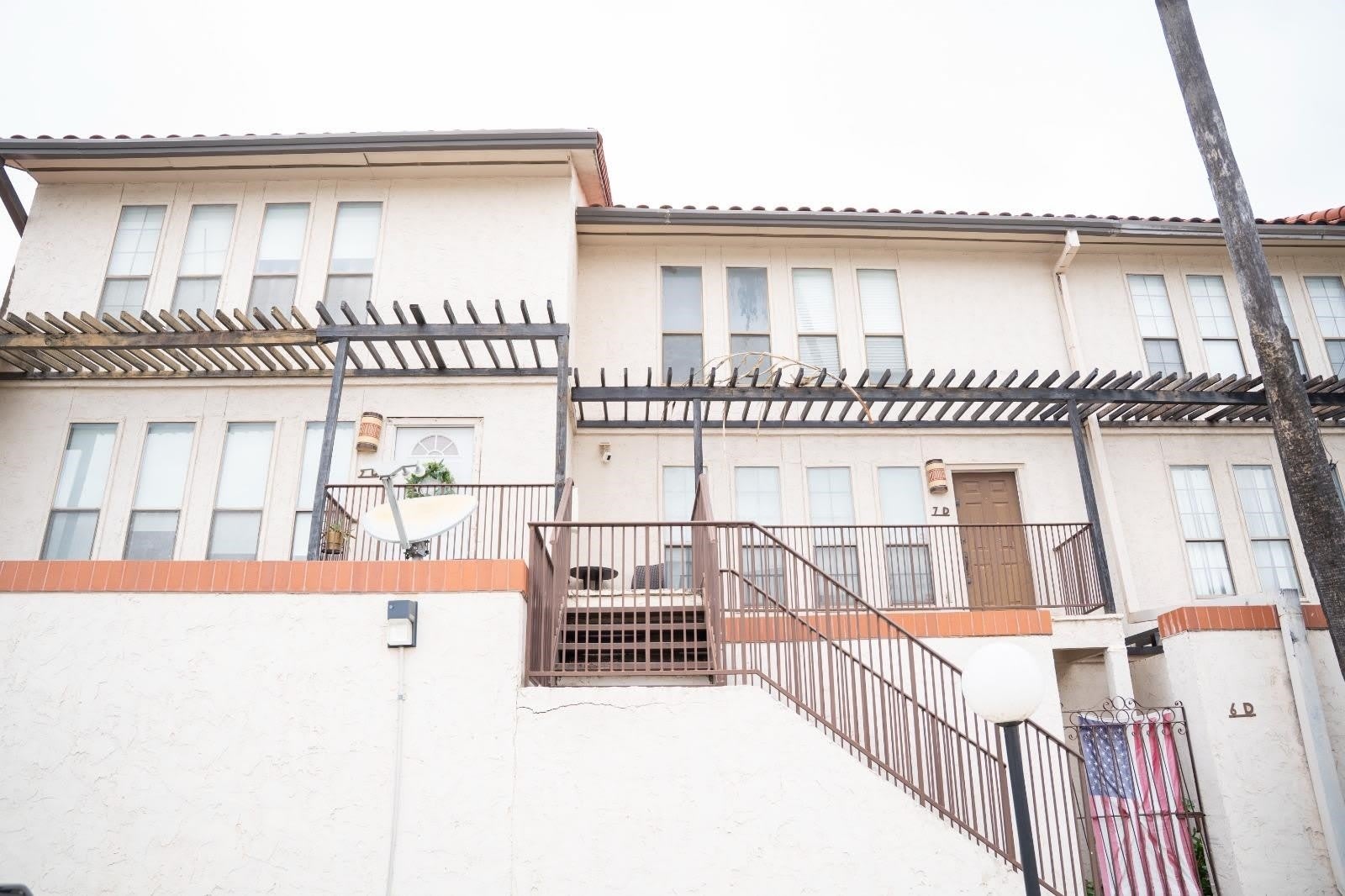 101 W Del Mar Blvd – photo 1