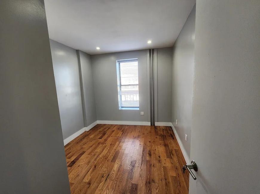 4240 Broadway – photo 3