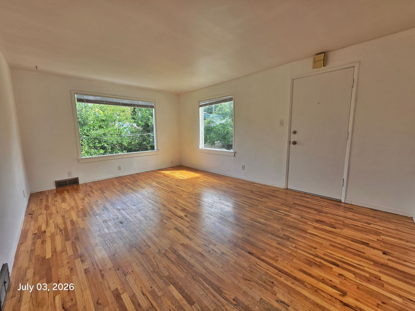 2 Bed 1 Bath Upperr unit apartment in a Duplex – photo 2