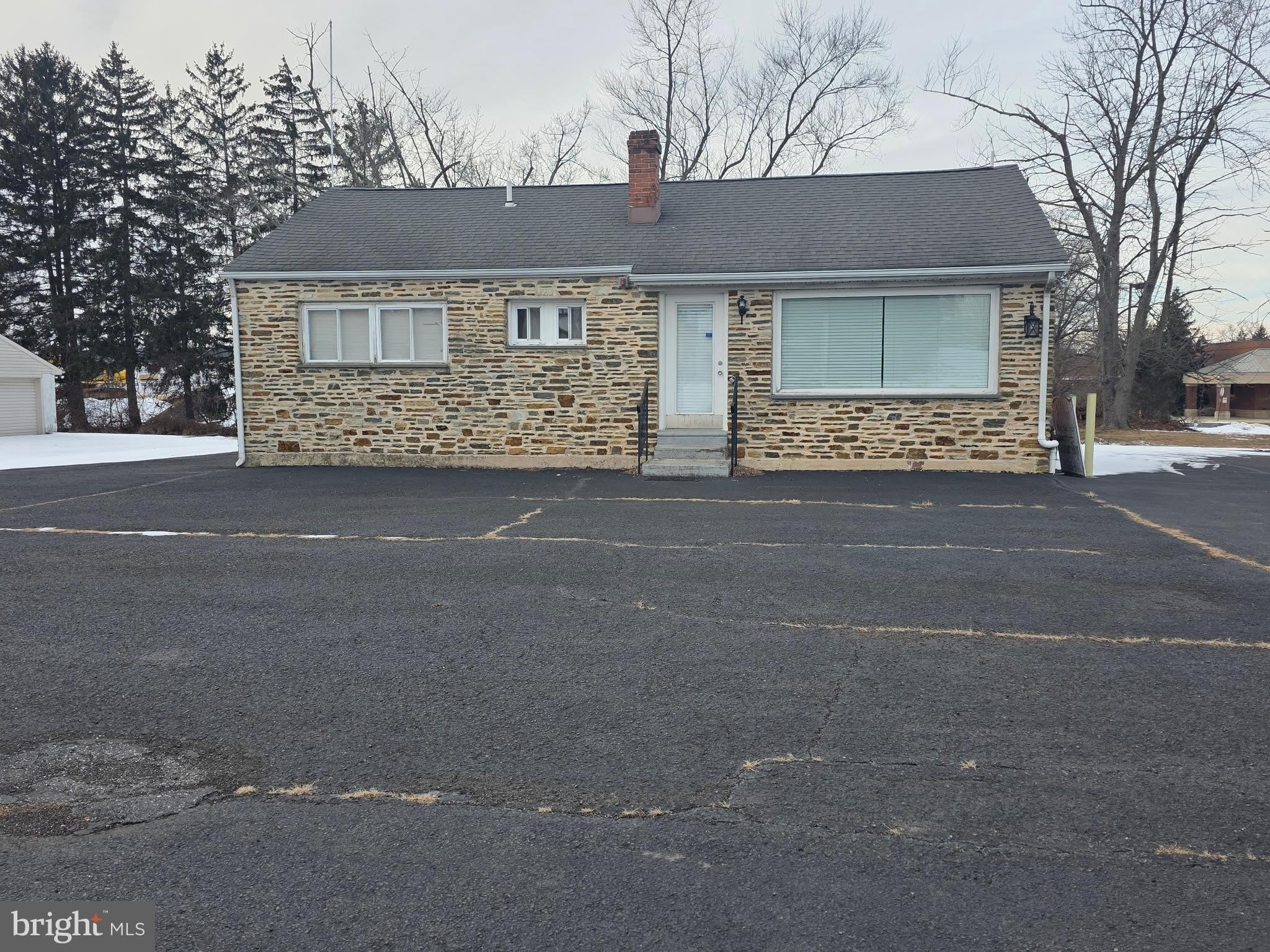 513 W Butler Avenue – photo 1