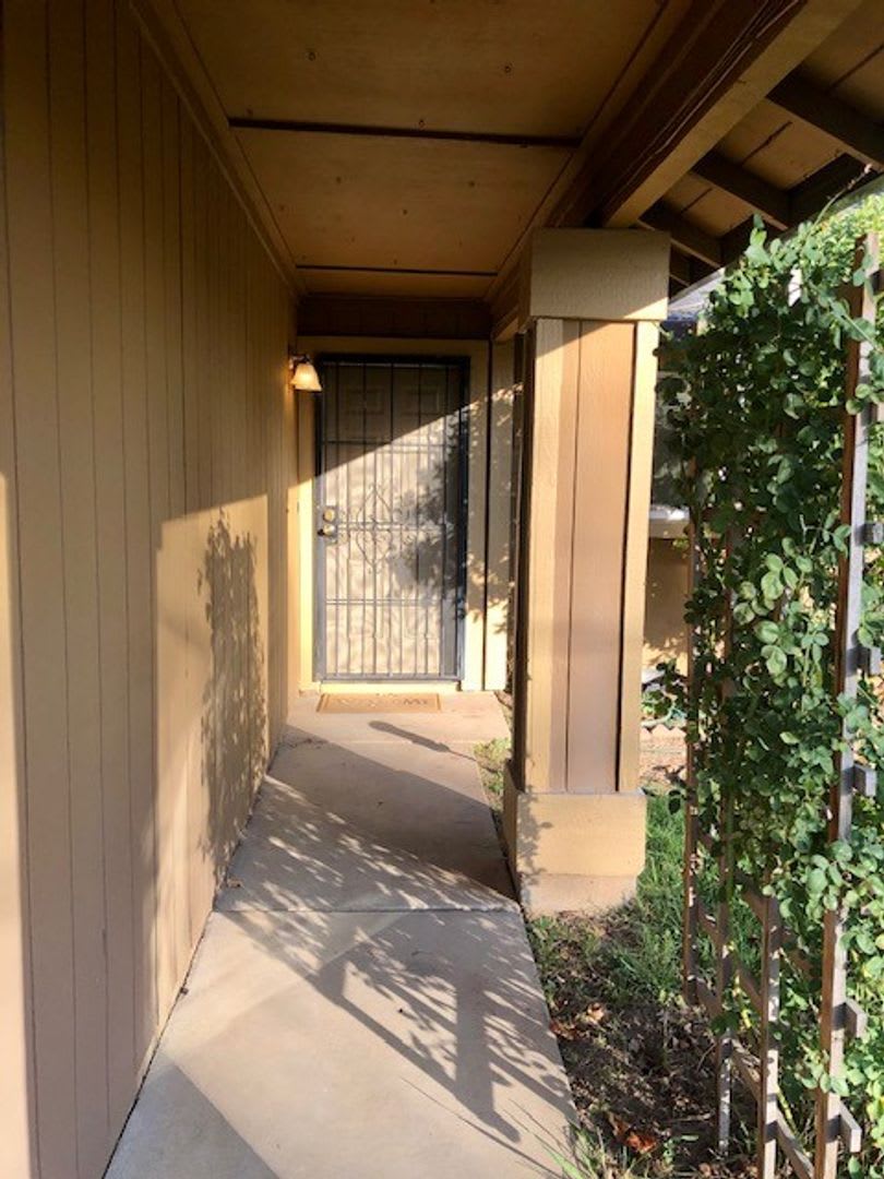 Spacious 3 Bedroom 2 Bath Home in Citrus Heights – photo 3