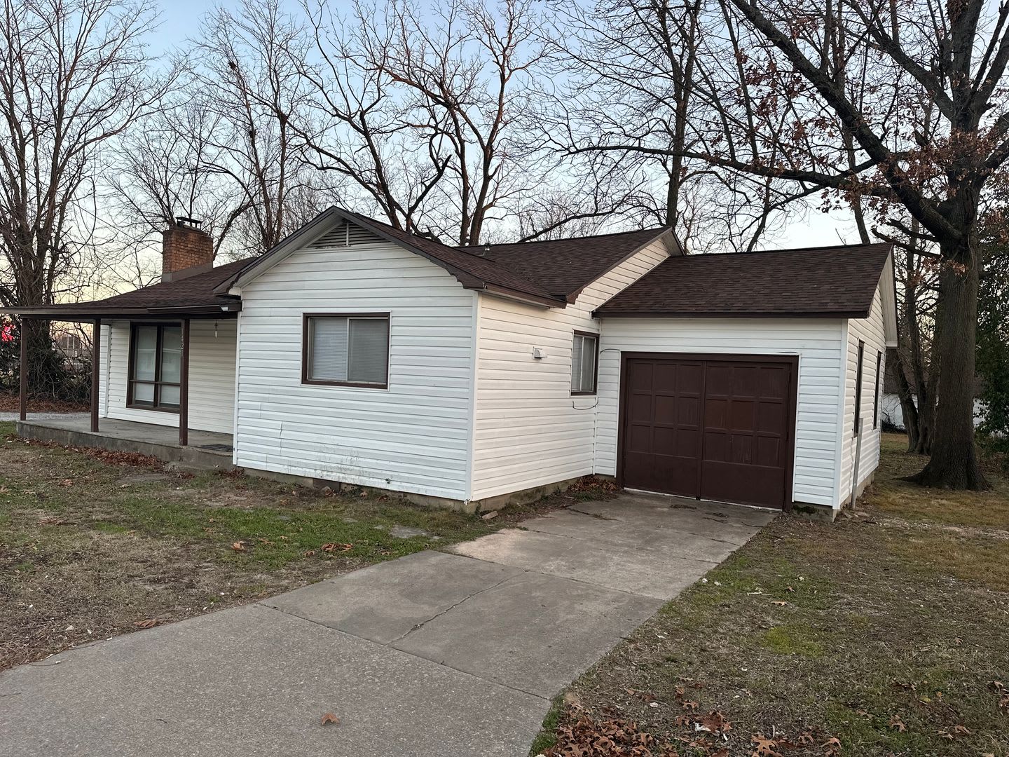 Available Now! 3-Bed, 1-Bath Home w/ Garage – photo 2
