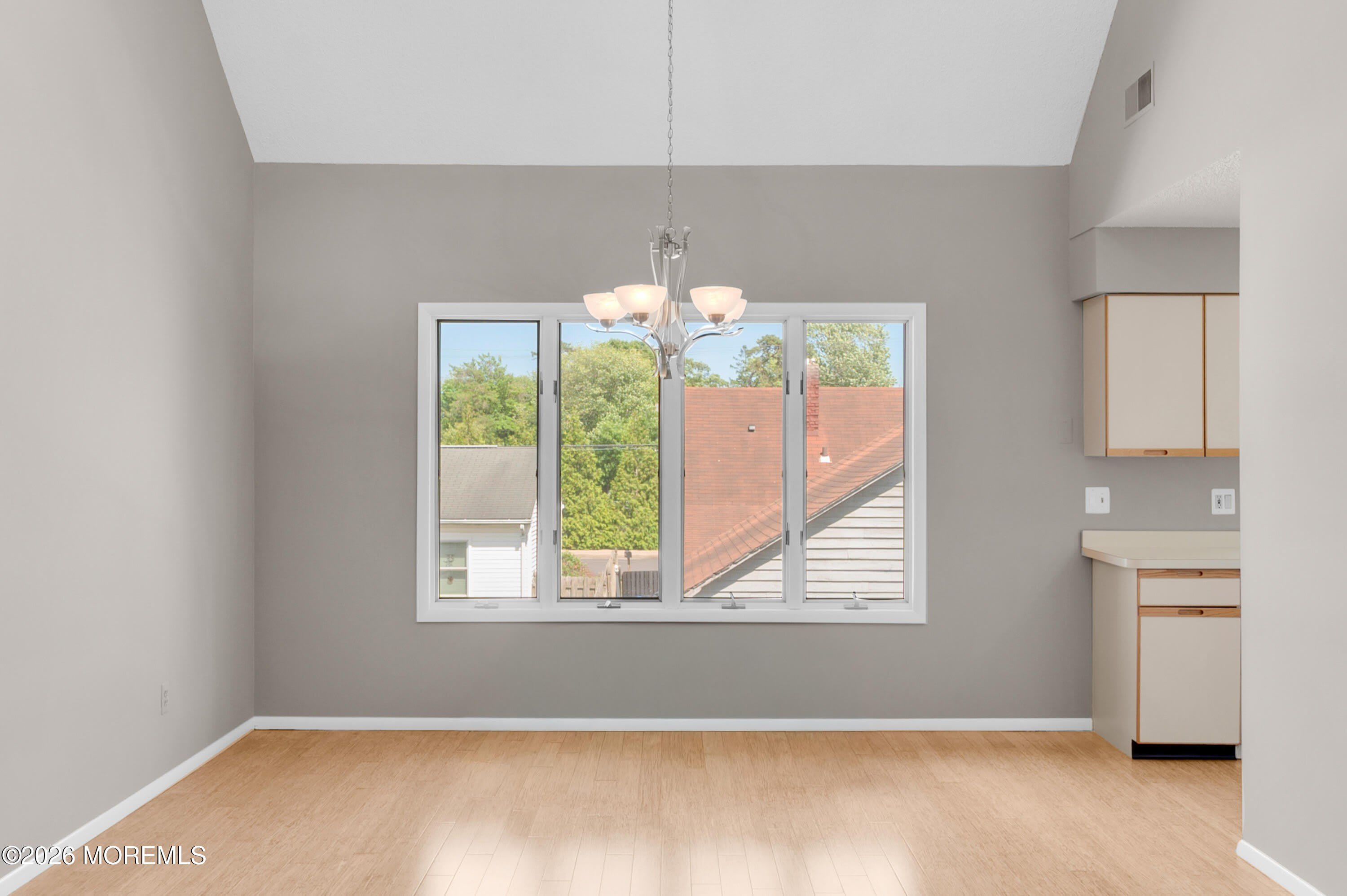 2230 Bridge Avenue – photo 4