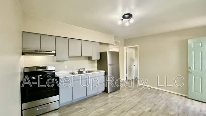 5745 South Southland Boulevard 5 – photo 5