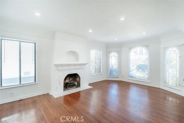 2230 Montrose Avenue – photo 4