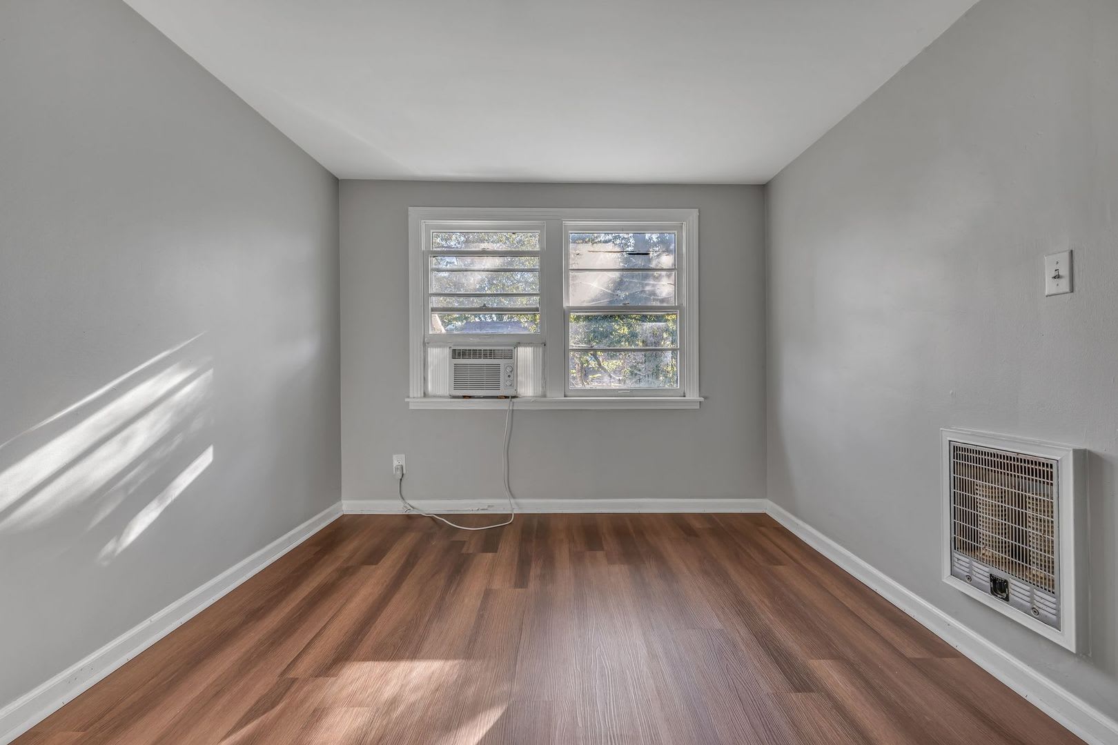 2bed 1bath Duplex – photo 3