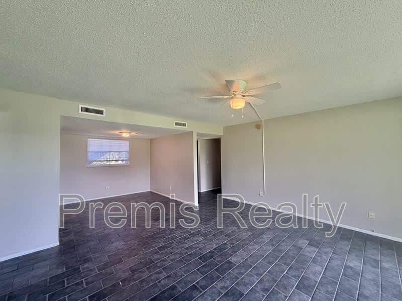 200 Country Club Drive 104 1 – photo 2