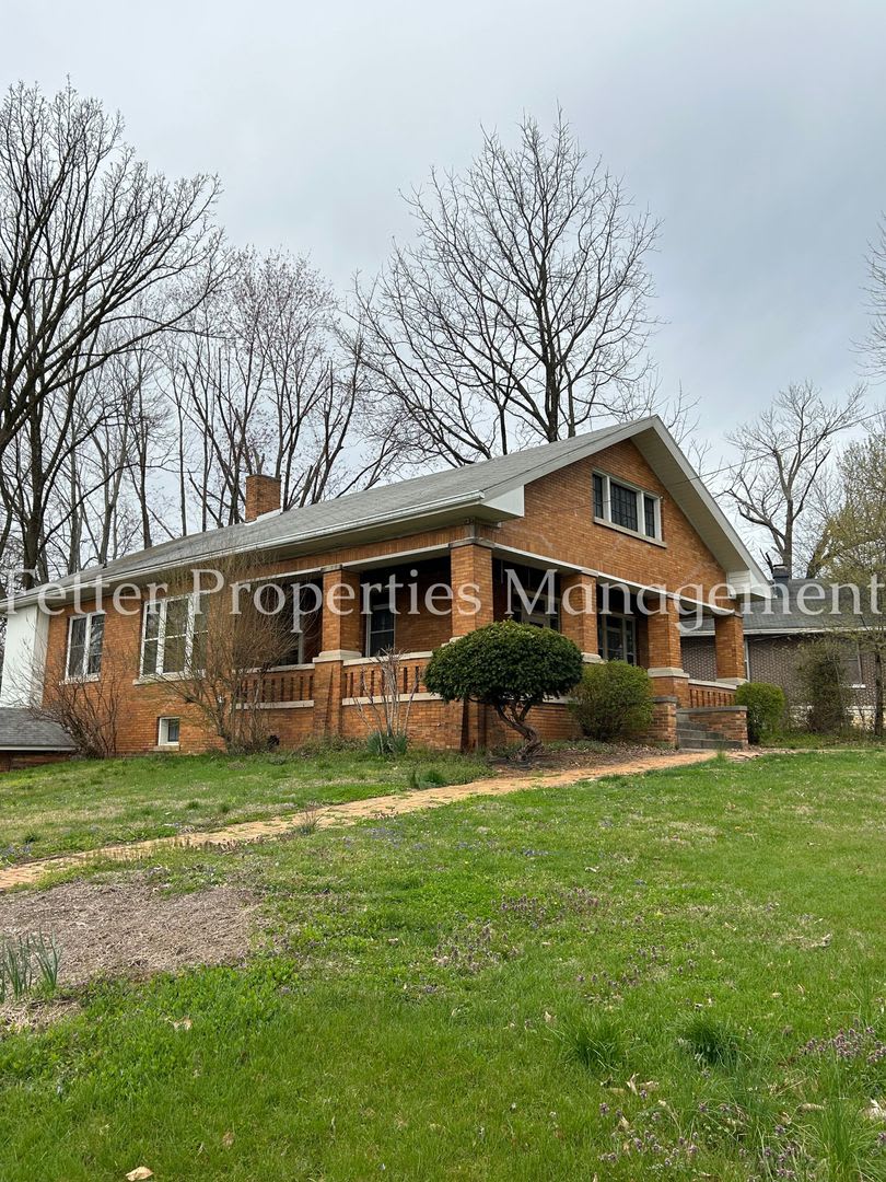 Large North Side Home – photo 2