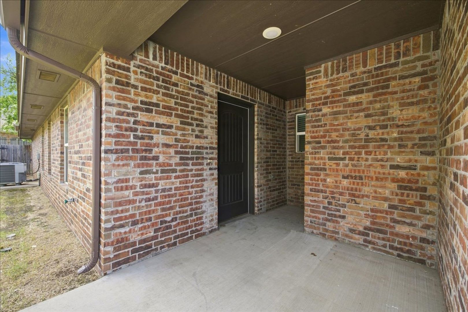 * MOVE IN SPECIAL * 3 Bedroom 2 Bath 2 Car Garage – photo 3