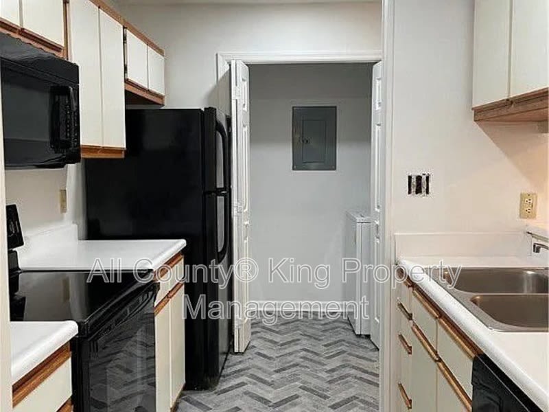 342 Waterdown Drive – photo 4