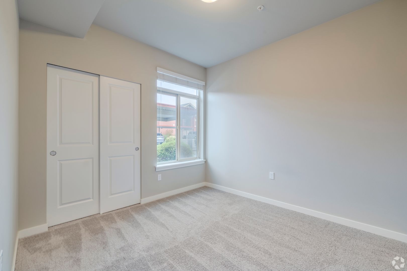 *** SIX WEEKS FREE RENT!!! *** This unit only with 12 month lease – photo 5