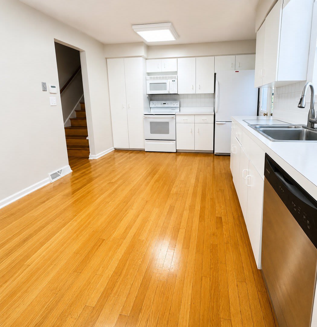 7011 N Hamlin Avenue – photo 3