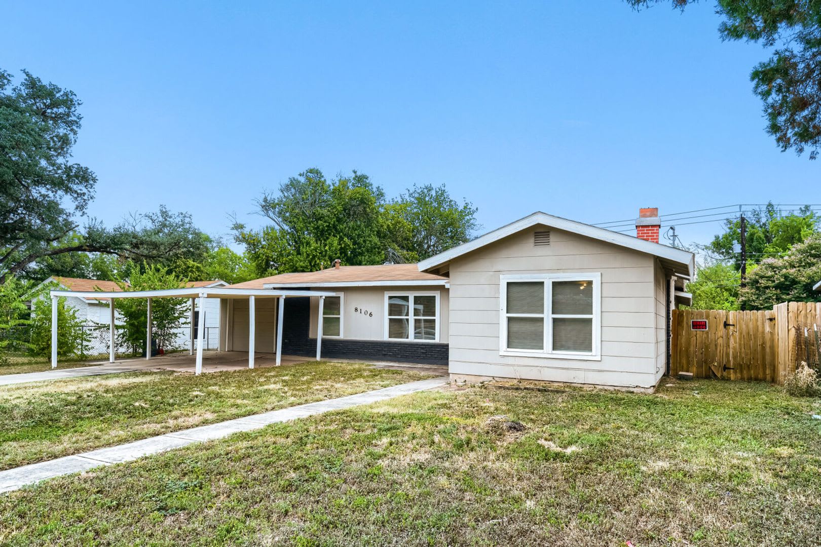 Charming Single-Story Home – photo 2