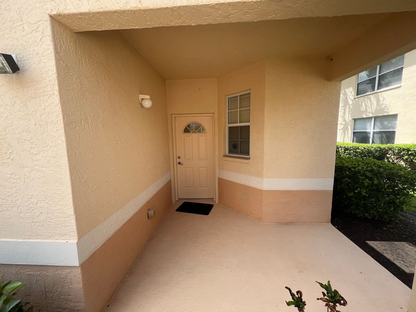 Your Florida Oasis Awaits 3 Bed 2 Bath Luxury Condo In Venice – photo 2