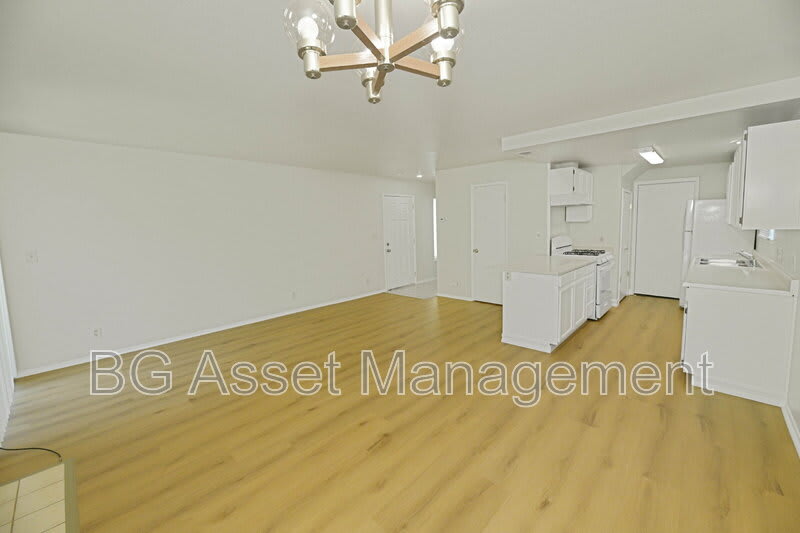 810 3rd St – photo 3