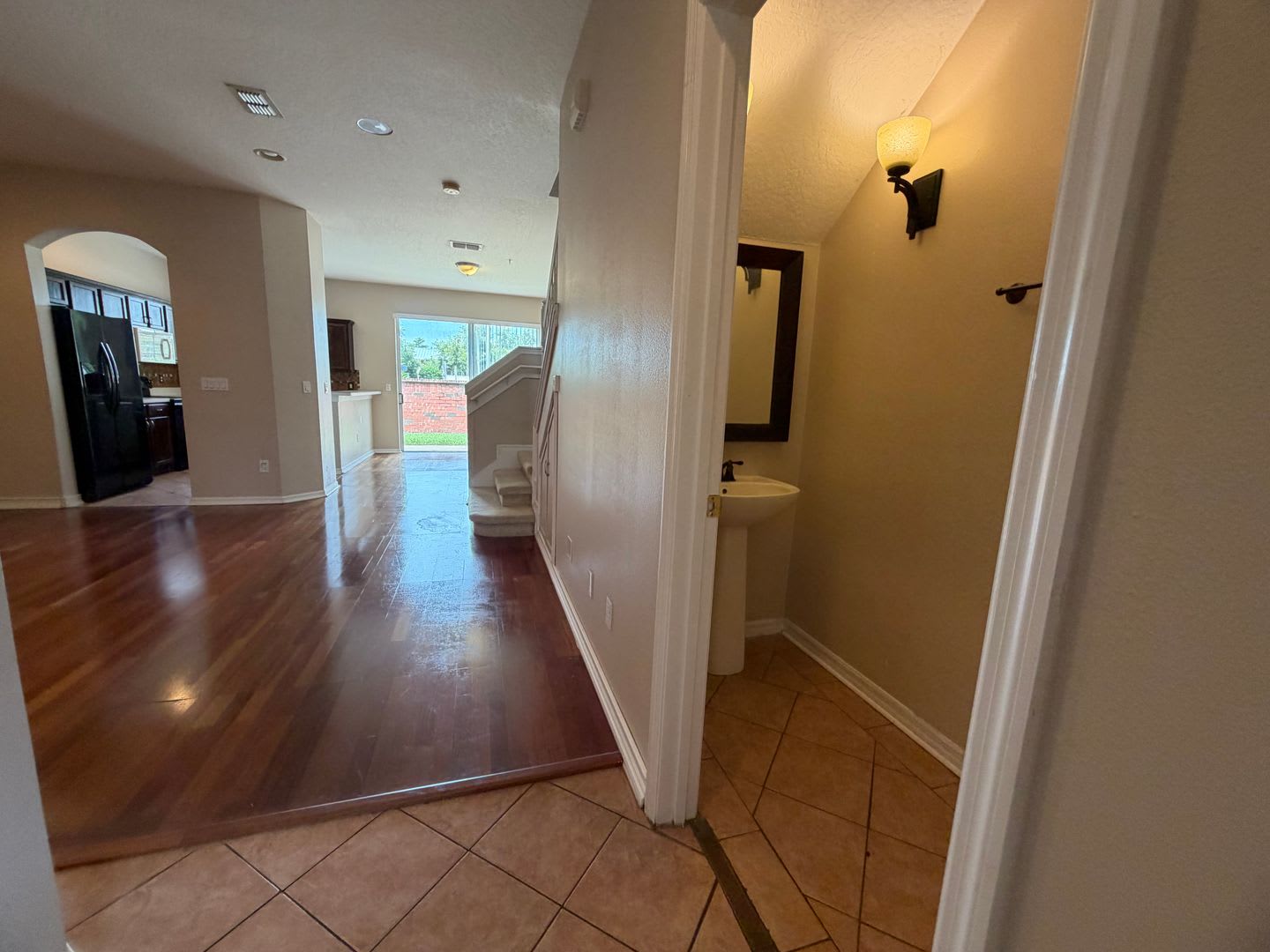 Beautiful 3BR/2.5BA Townhome in Gated Nona Preserve – photo 4