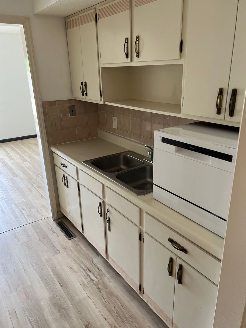 Updated 2 bedroom Condo – photo 5