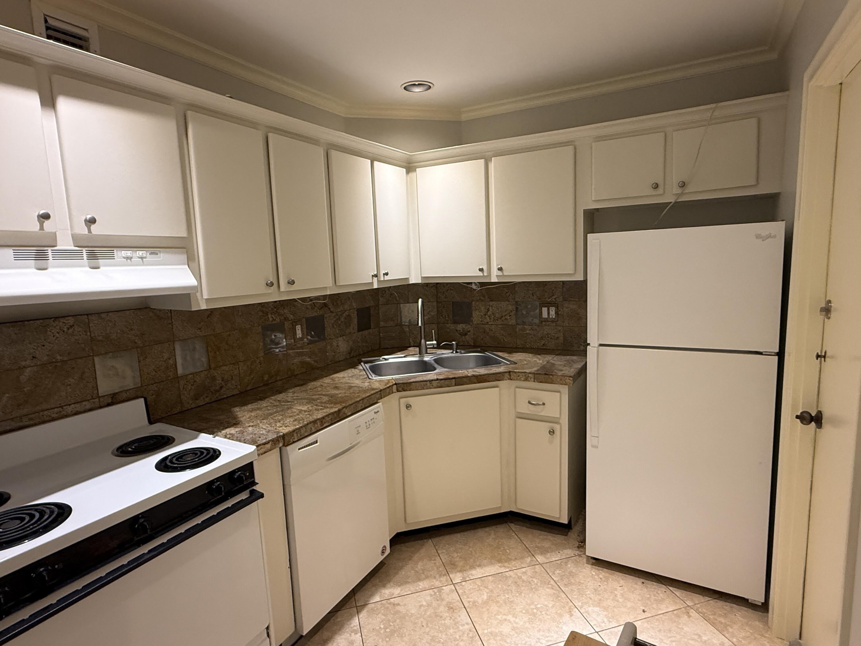 136 NE 19th Court – photo 5