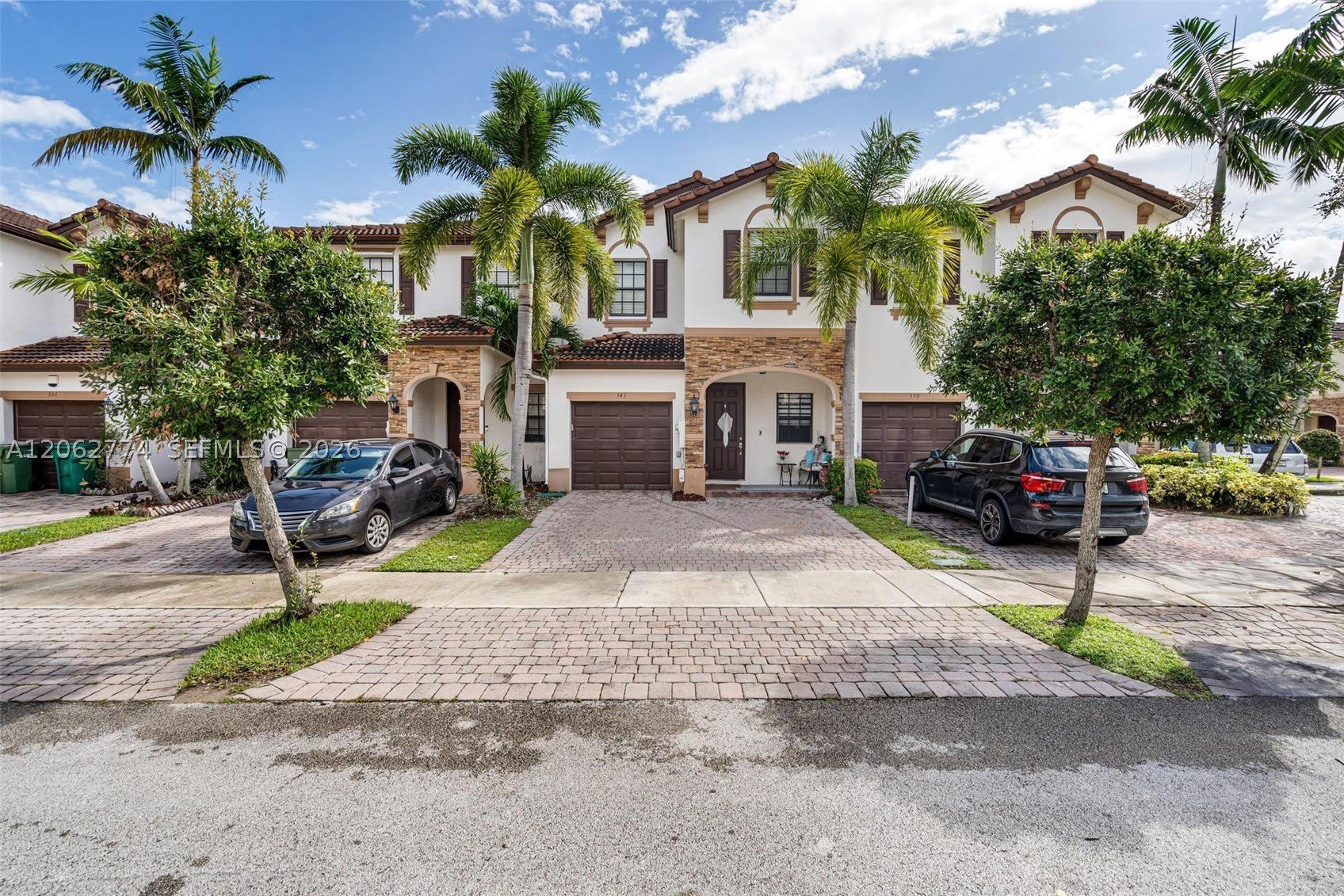 343 NE 37th Ter – photo 1