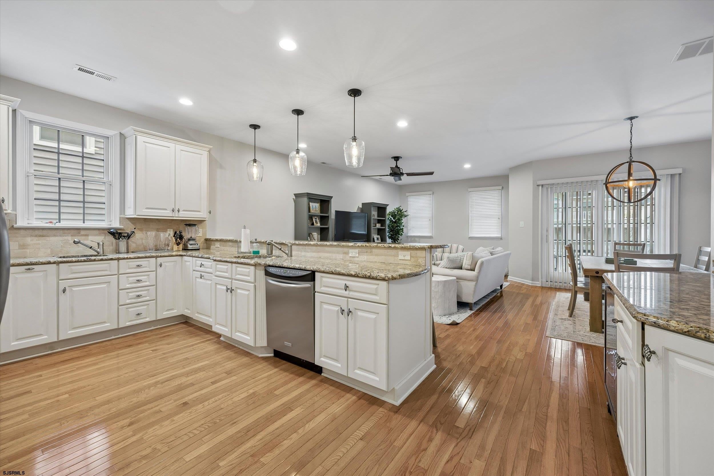 113 N Adams Ave – photo 2