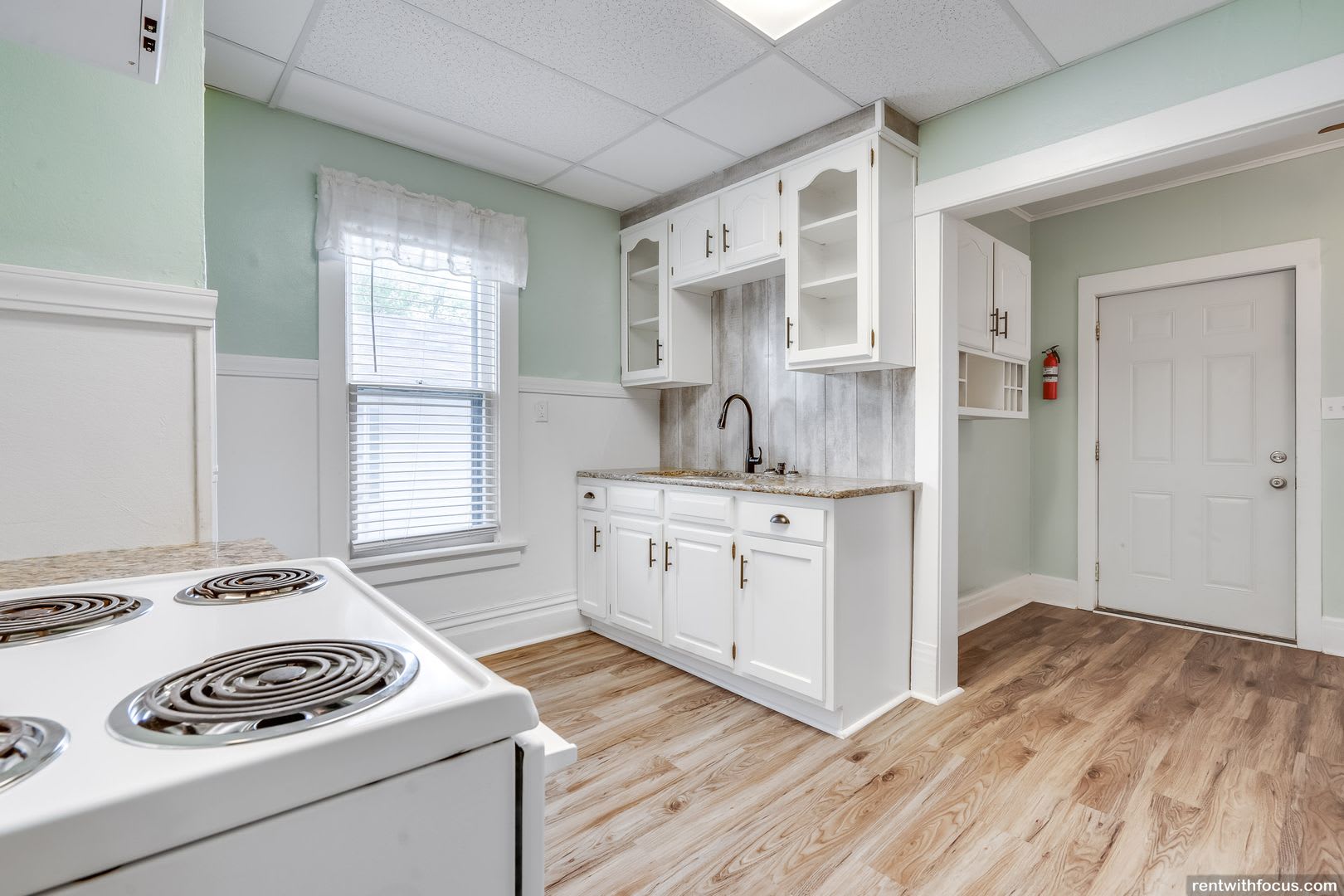 299 2nd St – photo 2