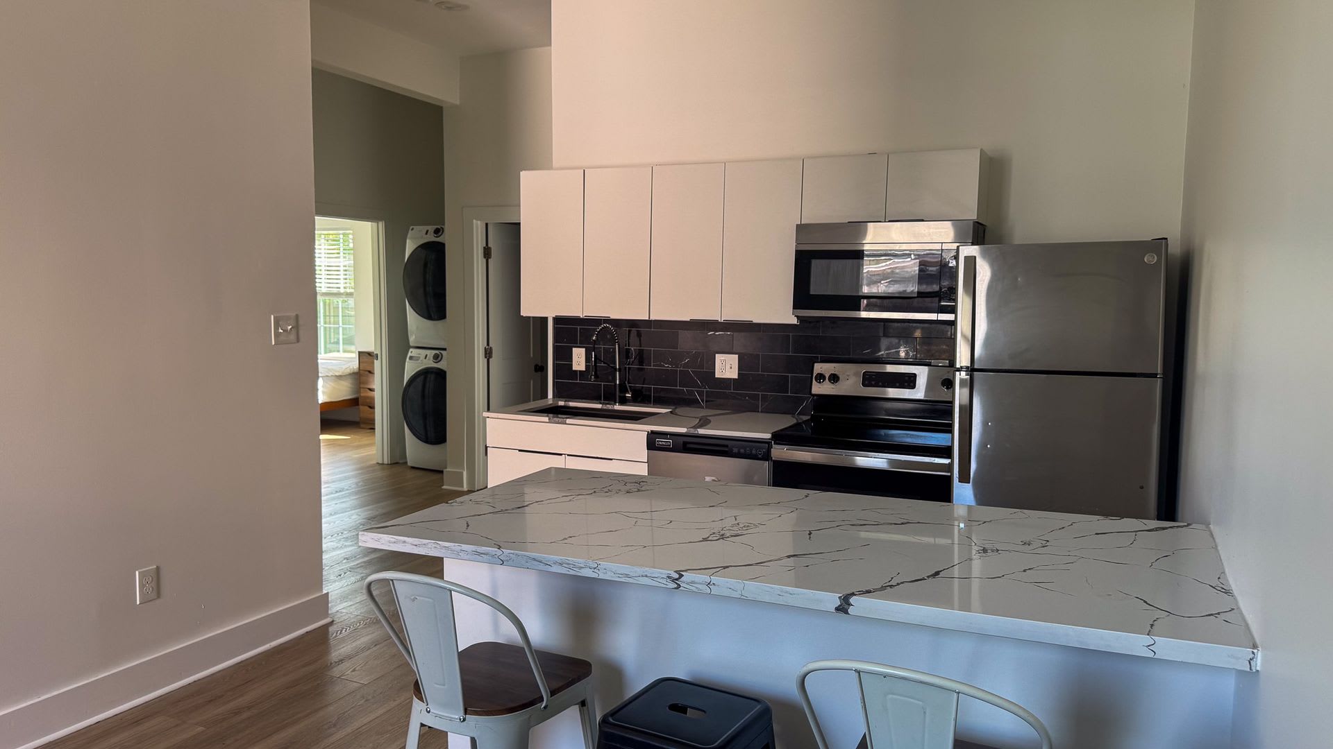 4 Bed / 2 Bath University Area Apartment – photo 5