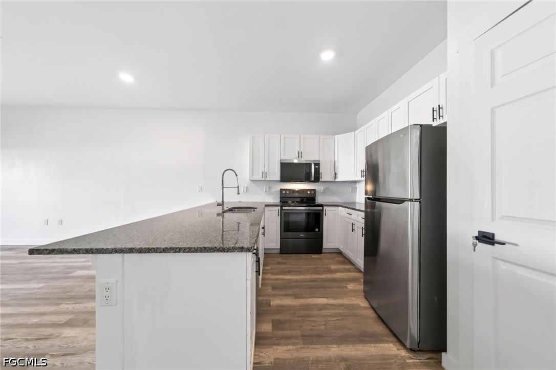 1530 Gilbert Ave S – photo 5