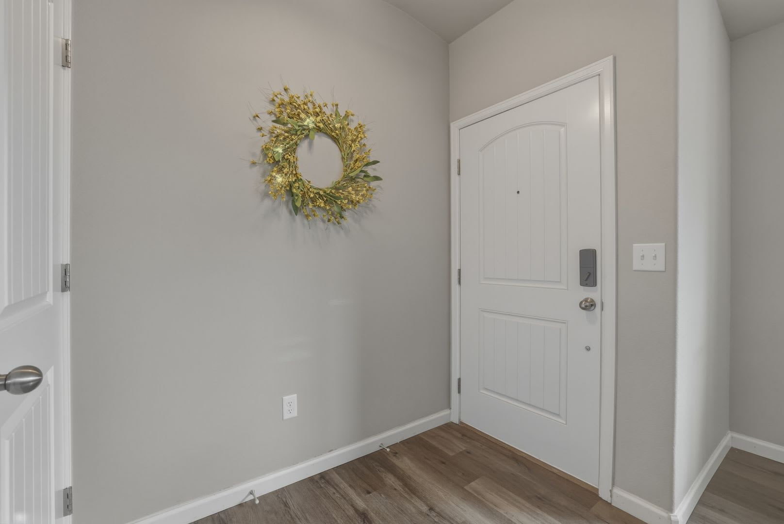 3 Bedroom Home Near Ft Carson with Furnished and Unfurnished options!! – photo 3