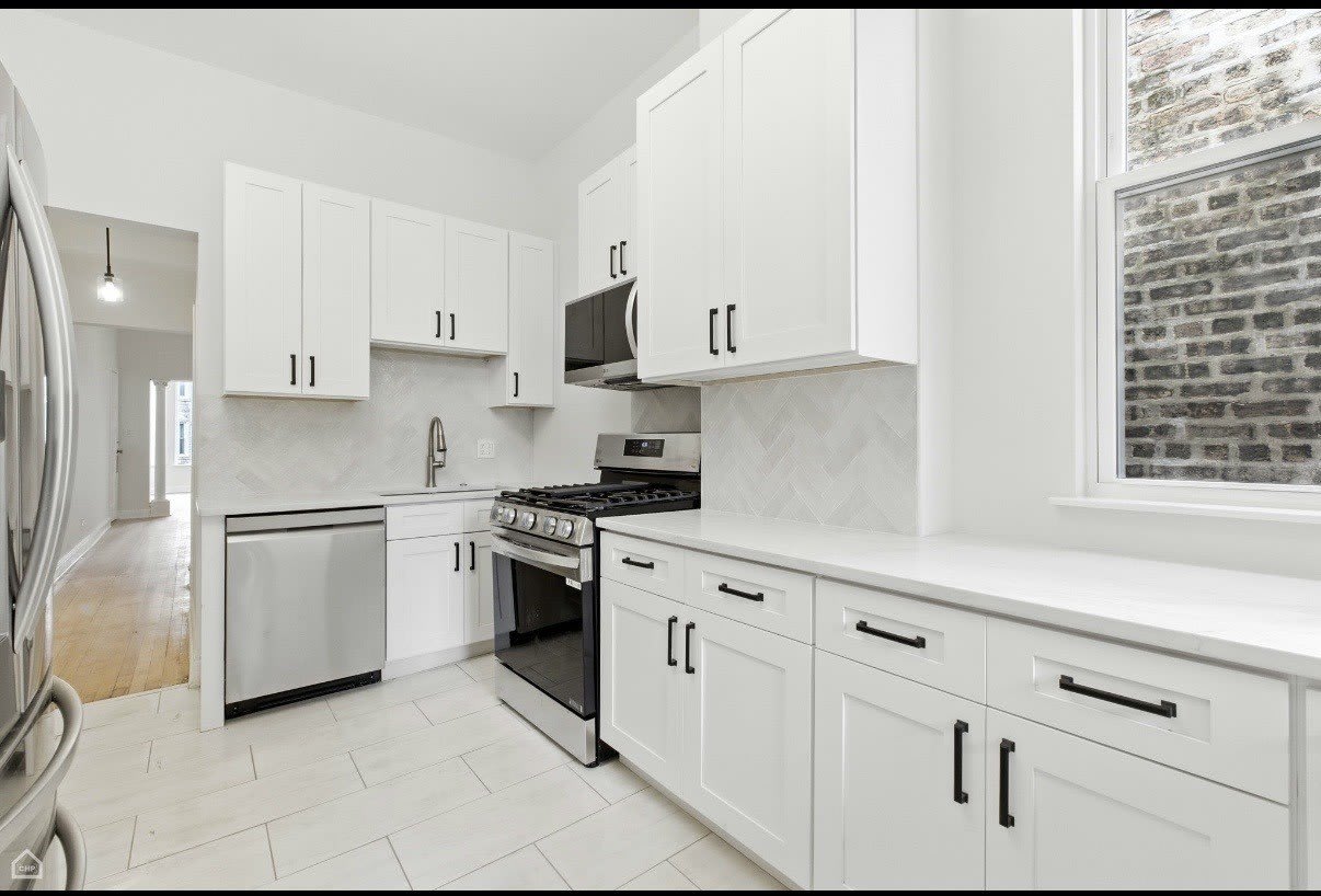 909 W Addison Street – photo 2