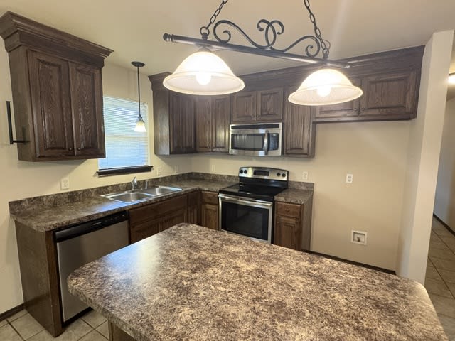 428 W Greenwood Drive – photo 4