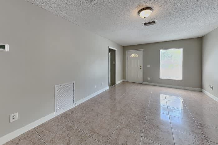 1721 2Nd Street Southeast – photo 3
